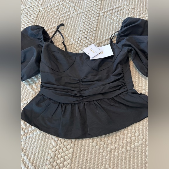 WAYF, The Edit by Emma Rose, black shirt with puff sleeves - Picture 8 of 10